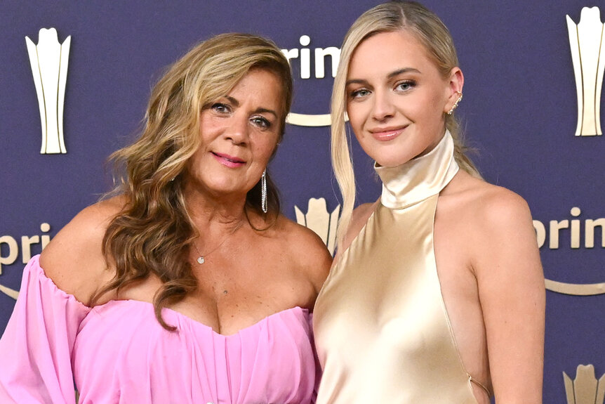 Kelsea Ballerini poses with her mom Carla Denham at the Academy of Country Music Awards