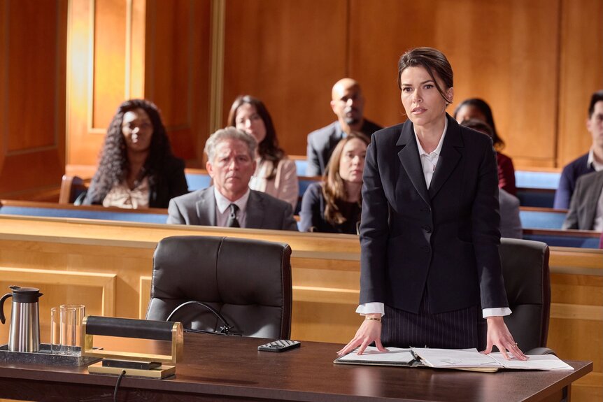 Elizabeth Smith (Sofia Pernas) stands in a courtroom on Suits L.A. Episode 104.